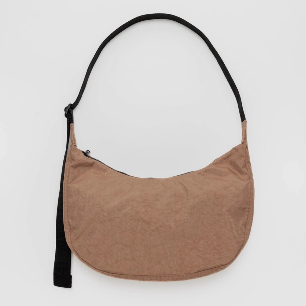 Baggu Medium Nylon Crescent Bag in Cocoa